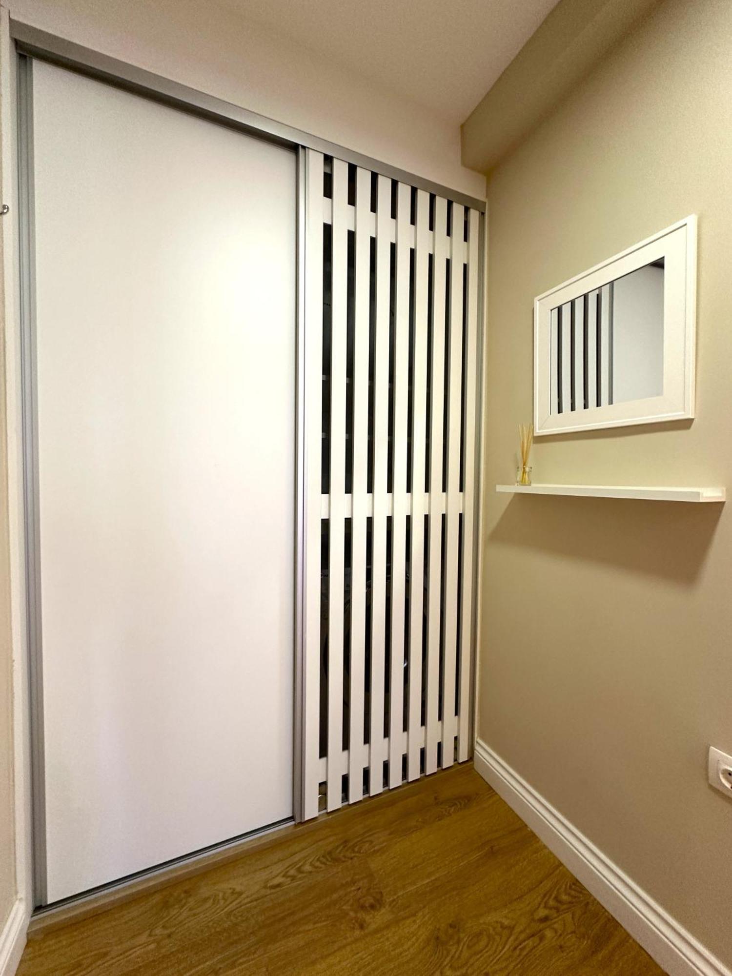 Queens Avenue Apartment *